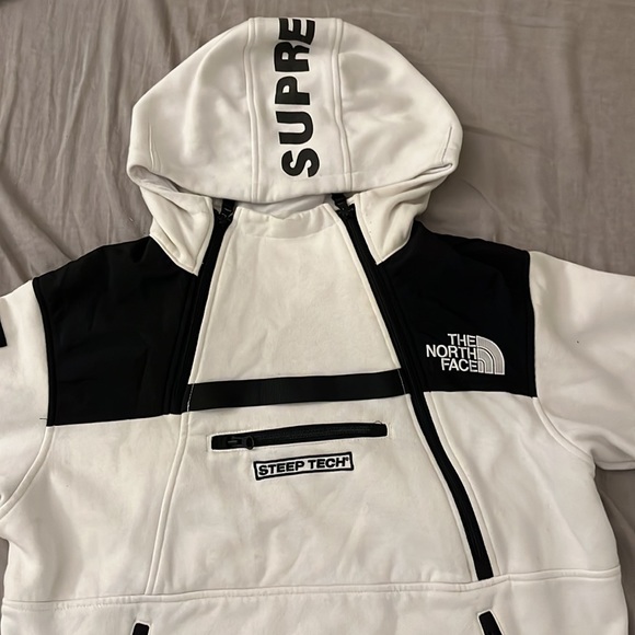 North Face X Supreme White & Black jacket size Medium - Picture 2 of 7